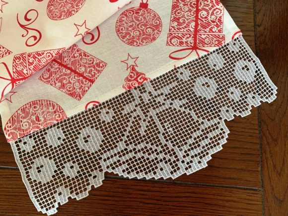 Reviewing the FSL Christmas Towel Lace Border Design